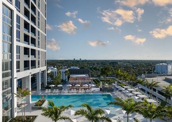 Expansive amenity roof deck